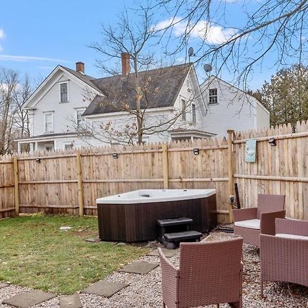 New!! Lovely Unit W/ Private Hot Tub And Patio! Laconia Bagian luar foto