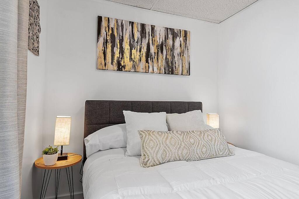 New!! Lovely Unit W/ Private Hot Tub And Patio! Laconia Bagian luar foto