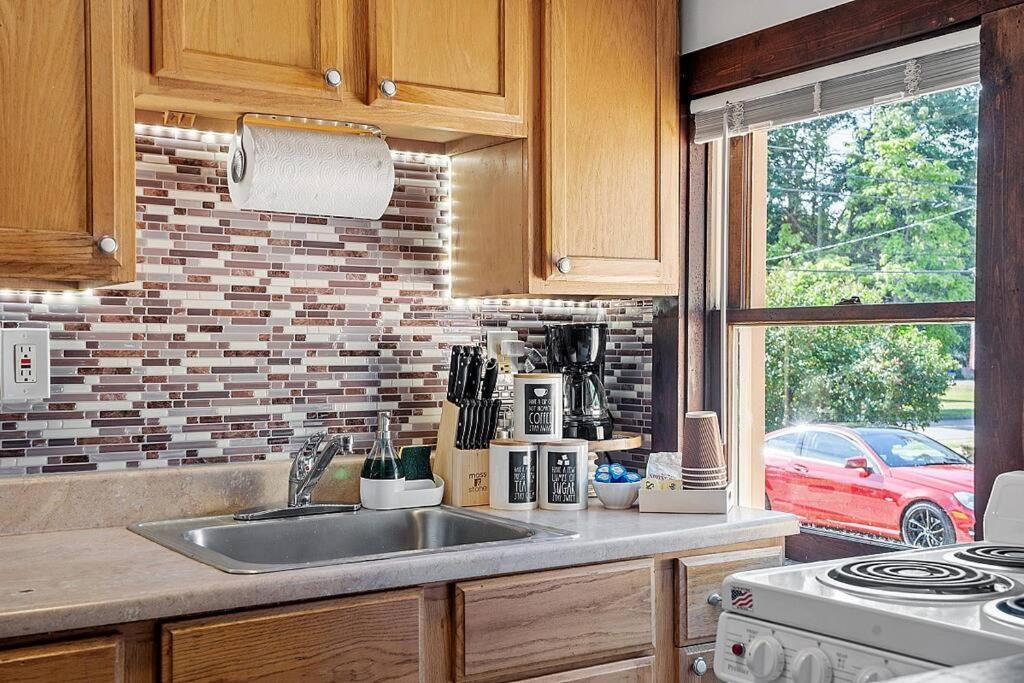 New!! Lovely Unit W/ Private Hot Tub And Patio! Laconia Bagian luar foto